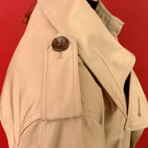Uniqlo Nude Women’s Trench Coat! 🧥 - Picture 6 of 8